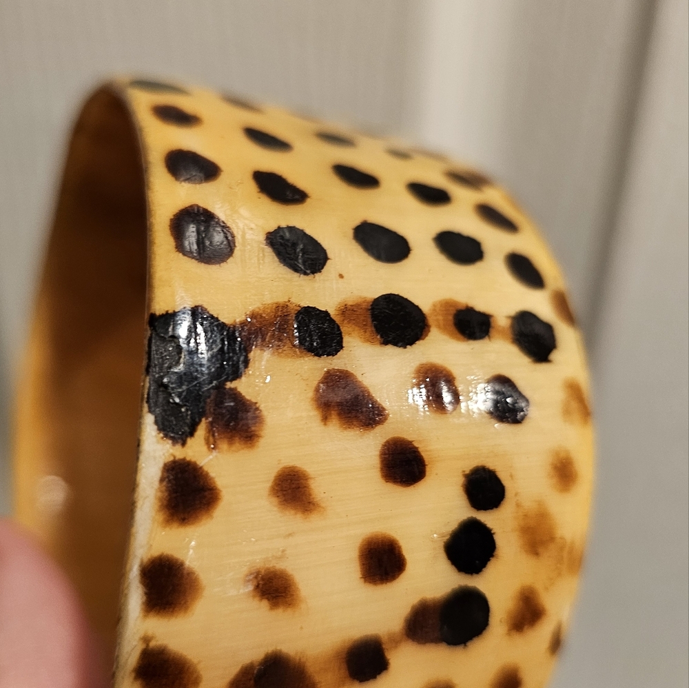 Antique Natural Horn Lacquered Bracelet - Picture 7 of 12